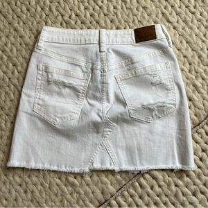 NWT American Eagle Outfitters White Distressed Denim Skirt | 00